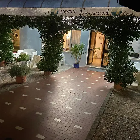 Everest Ξενοδοχείο