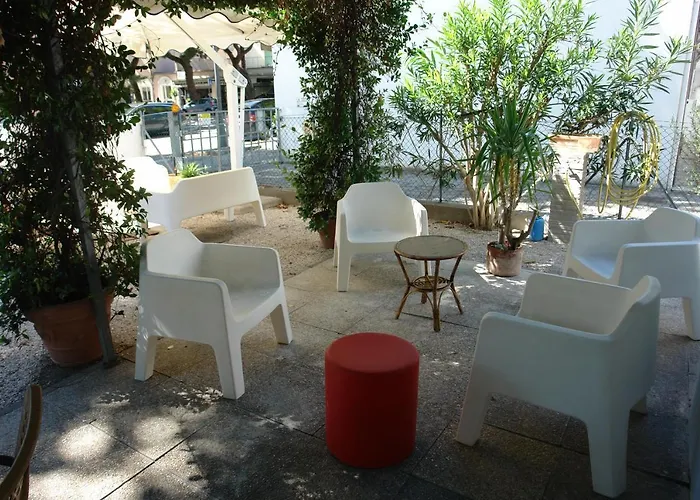 Everest Ξενοδοχείο *