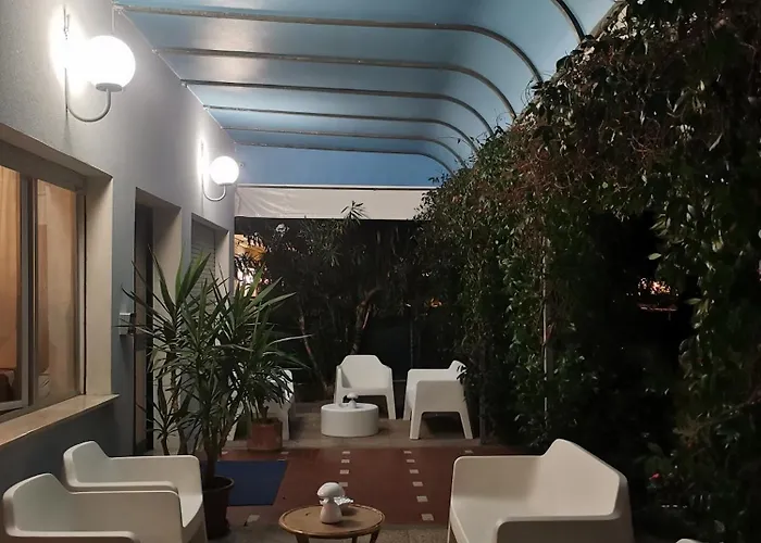 Everest Ξενοδοχείο *